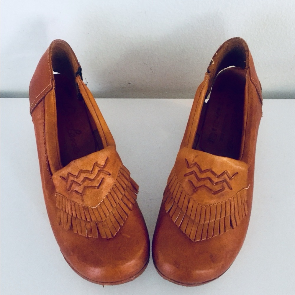 SOLD Vintage leather Platform Clogs cut out Wood - Picture 3 of 7